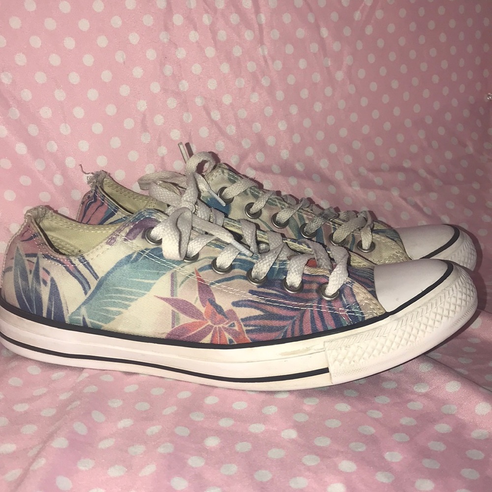 Converse jungle/leaf print